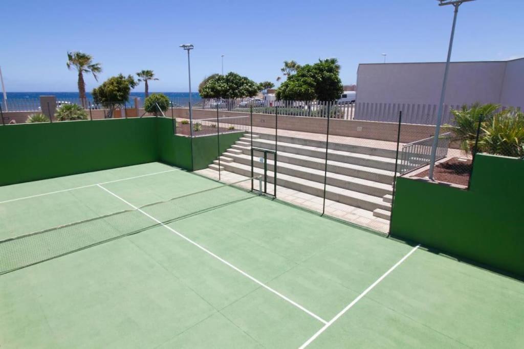 El Medano Beachfront Triplex Penthouse With Pool, Rooftop, Sea View Exterior photo