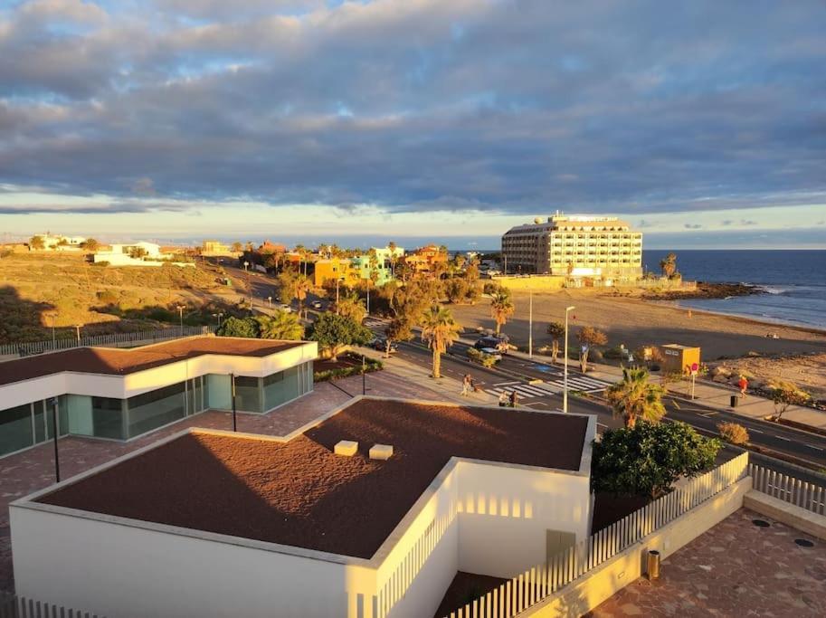 El Medano Beachfront Triplex Penthouse With Pool, Rooftop, Sea View Exterior photo